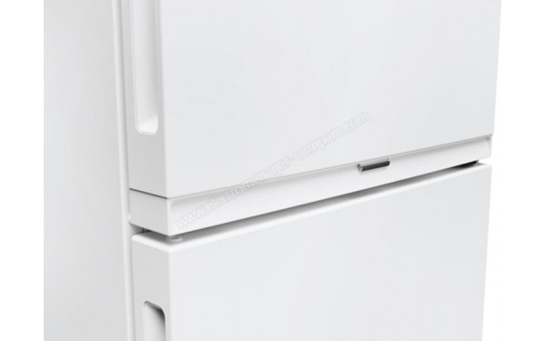 CANDY CNCQ2T518EW - Zoom sur les poign&eacute;es int&eacute;gr&eacute;es