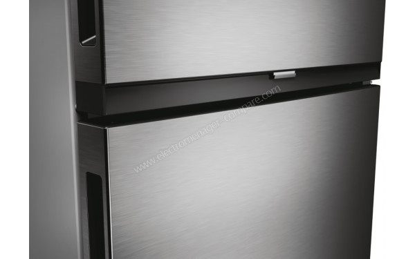 CANDY CNCQ2T618EX - Zoom sur les poign&eacute;es int&eacute;gr&eacute;es