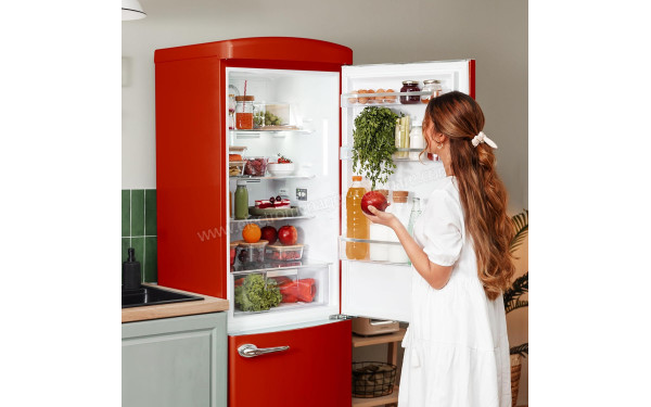 CECOTEC Bolero CoolMarket Combi Origin 294 Red E - Mise en situation