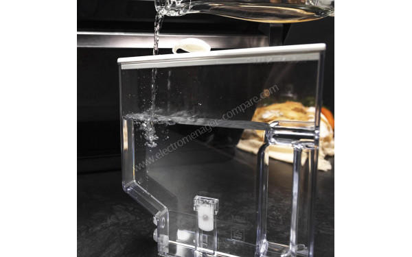 CECOTEC Bake&Steam 4000 Combi Gyro - Chargement du r&eacute;servoir d'eau