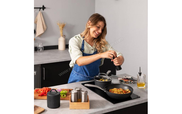 CECOTEC Bolero Squad I 2000 Noir - Mise en situation