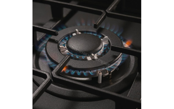 CECOTEC Bolero Squad G 2400F Glass Black - Zoom sur le foyer &agrave; gaz