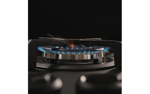 CECOTEC Bolero Squad G 2400S Nano Glass - Zoom sur le foyer &agrave; gaz