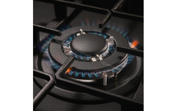 CECOTEC Bolero Squad G 3400F Glass Black - Zoom sur le foyer &agrave; gaz