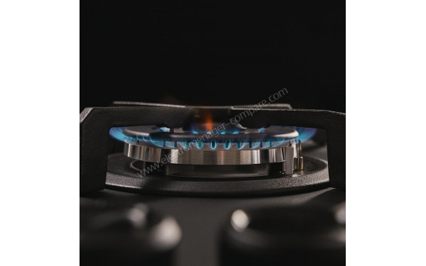 CECOTEC Bolero Squad G 3400S Nano Glass - Zoom sur le foyer &agrave; gaz