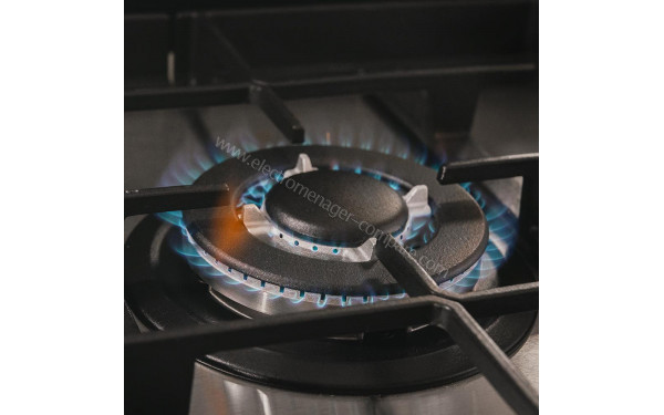 CECOTEC Bolero Squad G 4400F Inox - Zoom sur le foyer &agrave; gaz