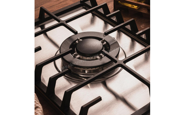 CECOTEC Bolero Squad G 1200F Inox - Zoom sur le foyer &agrave; gaz