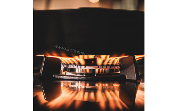 CECOTEC Bolero Squad G 2200S Glass Black - Zoom sur le foyer &agrave; gaz