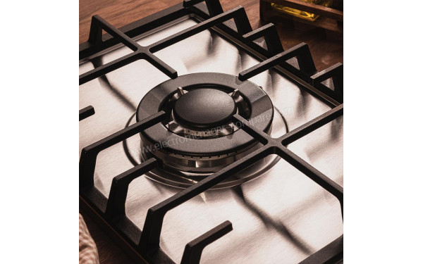 CECOTEC Bolero Squad GN 1200F Inox - Zoom sur le foyer &agrave; gaz