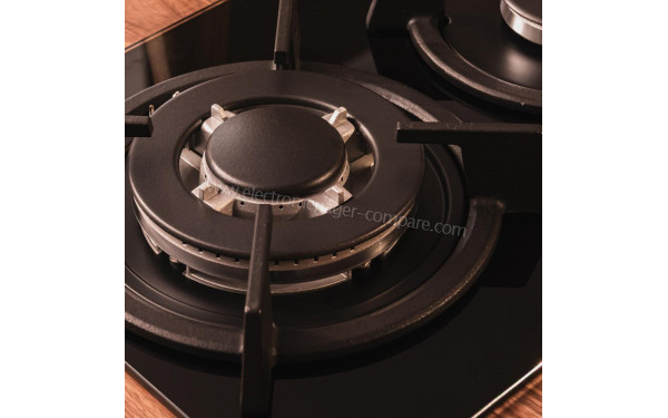 CECOTEC Bolero Squad GN 2200S Glass Black - Zoom sur le foyer &agrave; gaz