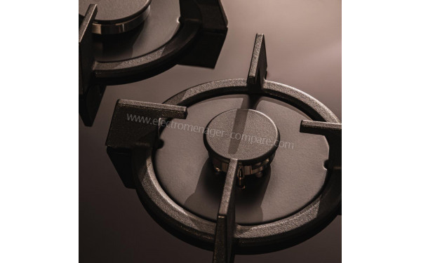 CECOTEC Bolero Squad GN 3200S Glass Black - Zoom sur le foyer &agrave; gaz