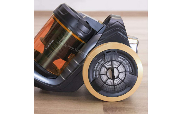 CECOTEC Conga PopStar 4000 Ultimate Pro - Vue des roues