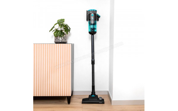 CECOTEC Conga PopStar 600 X-Treme - Vue sur la station murale de chargement