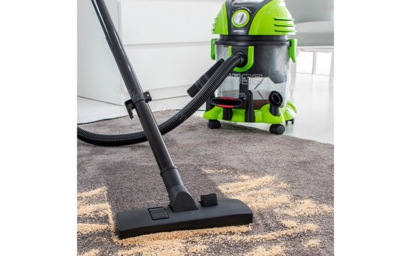 CECOTEC Conga Wet & Dry - Utilis&eacute; sur tapis