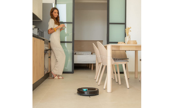 CECOTEC Conga Eternal Pet Vital - Mise en situation