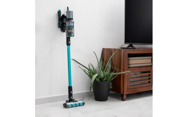 CECOTEC Conga Rockstar 2500 Thunder Jalisco - Vue sur la station murale de chargement