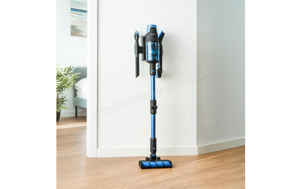 CECOTEC Conga Rockstar 8500 Infinity ErgoWet Animal - Vue sur la station murale de chargement