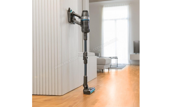 CECOTEC Conga Rockstar 9500 Connected Ergowet 3000 IA - Vue sur la station de chargement