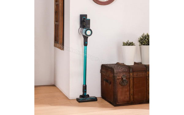 CECOTEC Conga Rockstar P50 X-Treme - Vue sur la station murale de chargement