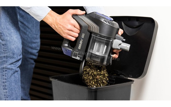 CECOTEC Conga Thunderbrush 850 Immortal 29.6V - Mise en situation