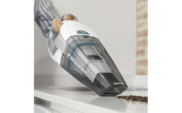 CECOTEC Conga Immortal ExtremeSuction 7.4 V Hand - Mise en situation