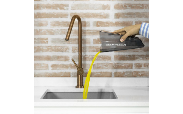 CECOTEC Conga Immortal ExtremeSuction 7.4 V Hand - Mise en situation