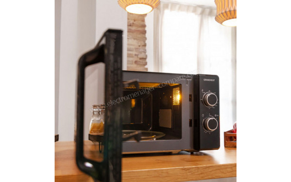 CECOTEC Grandheat 3130 Noir - Mise en situation