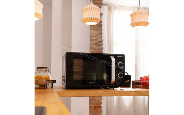 CECOTEC Grandheat 3130 Noir - Mise en situation