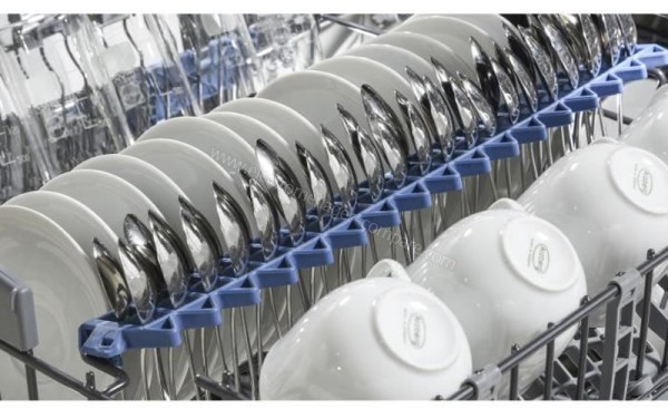 CONTINENTAL EDISON CELV1245WP - Mise en situation panier sup&eacute;rieur