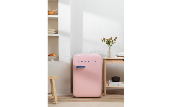 CREATE Retro Fridge 107L Bleu Cobalt Rose - Mise en situation