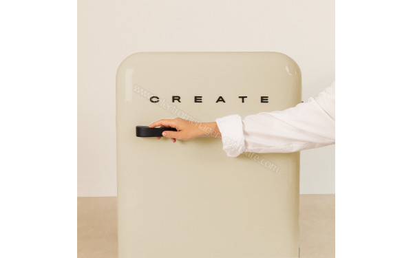CREATE Retro Fridge 107L Black Beige - Mise en situation
