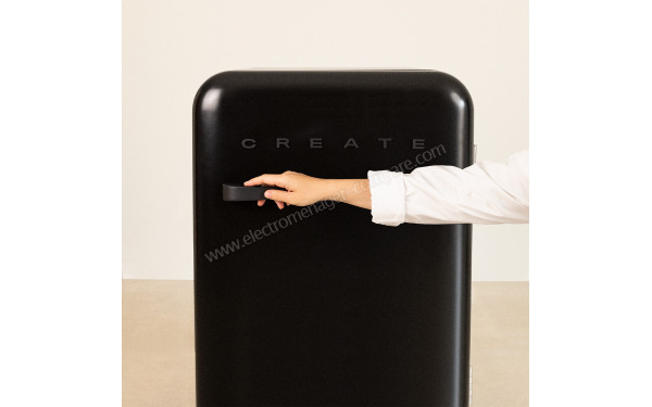 CREATE Retro Fridge 107L Black Noir - Mise en situation