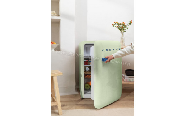 CREATE Retro Fridge 107L Bleu Cobalt Vert Pastel - Mise en situation