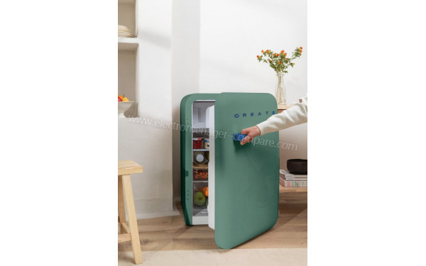 CREATE Retro Fridge 107L Bleu Cobalt Vert Sauge - Mise en situation