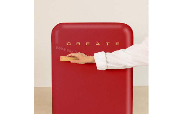 CREATE Retro Fridge 107L Bois Rouge - Mise en situation