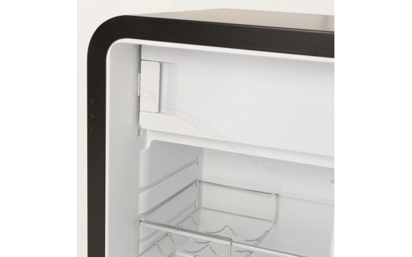 CREATE Retro Fridge 107L Rose Gold Noir - Vue de l'int&eacute;rieur