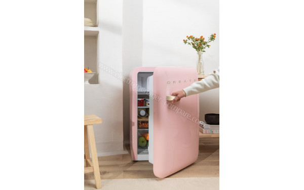 CREATE Retro Fridge 107L Sable Rose - Mise en situation