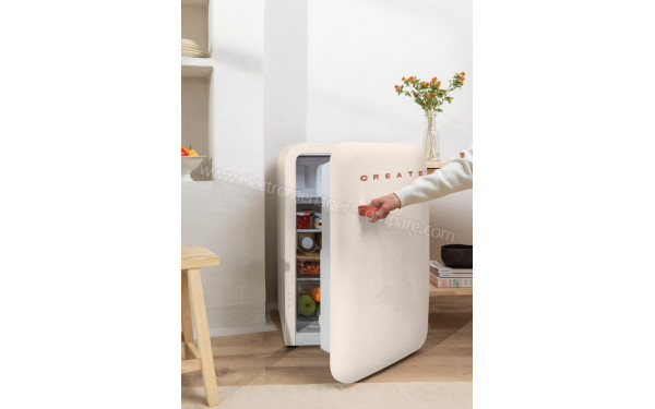 CREATE Retro Fridge 107L Terracotta Blanc Cass&eacute; - Mise en situation