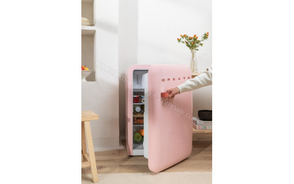 CREATE Retro Fridge 107L Terracotta Rose - Mise en situation