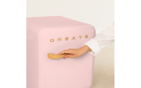 CREATE Retro Fridge 48L Bois Rose - Zoom sur la poign&eacute;e