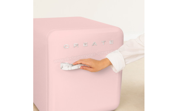 CREATE Retro Fridge 48L Marbre Rose - Zoom sur la poign&eacute;e