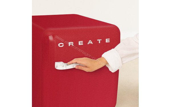 CREATE Retro Fridge 48L Marbre Rouge - Zoom sur la poign&eacute;e