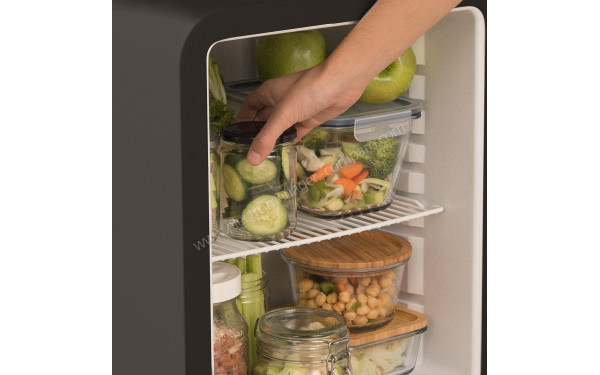 CREATE Retro Fridge 48L Argent Noir - Mise en situation