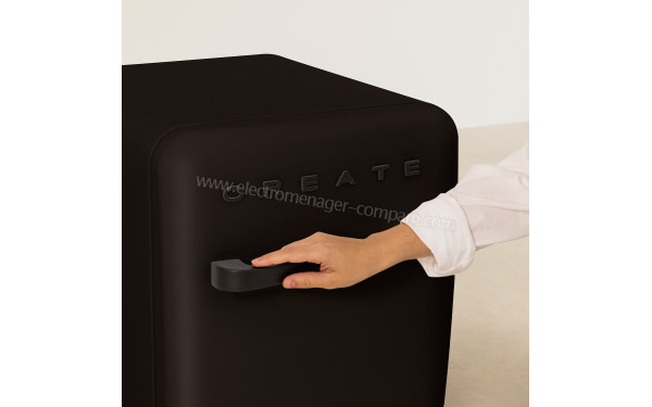 CREATE Retro Fridge 48L Black Noir - Zoom sur la poign&eacute;e