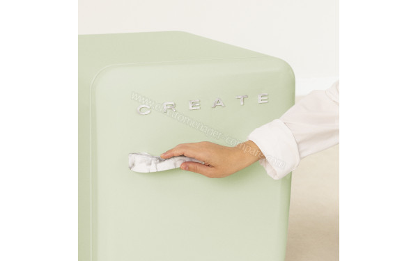 CREATE Retro Fridge 48L Marbre Vert Pastel - Zoom sur la poign&eacute;e