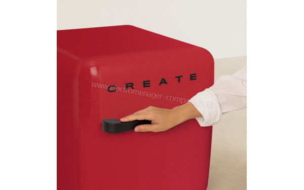 CREATE Retro Fridge 48L Black Rouge - Zoom sur la poign&eacute;e