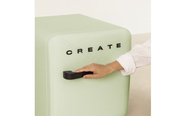 CREATE Retro Fridge 48L Black Vert Pastel - Zoom sur la poign&eacute;e