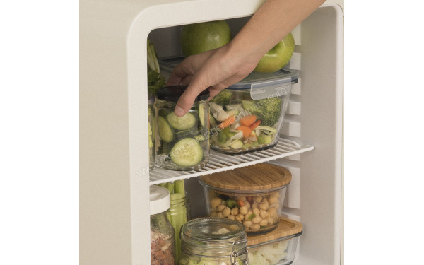 CREATE Retro Fridge 48L Or Beige - Mise en situation