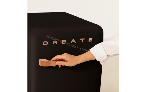 CREATE Retro Fridge 48L Rose Gold Noir - Zoom sur la poign&eacute;e