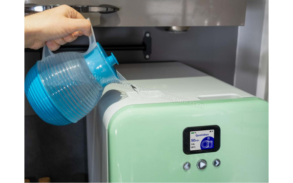 DAAN TECH Bob Original Edition Vert Amande - Remplissage du r&eacute;servoir int&eacute;gr&eacute;